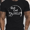 thumbnail image 1 of T-Shirt Décontracté pour Homme, Imprimé Graphique « Reel Cool UNCLE », Col Rond, Manches Courtes, Polyester 100 %, Légère Extensibilité, Motif Géométrique, Haut en Tricot d'Été, Coupe Régulière - Grande Taille et Taille Forte, 1 of 5