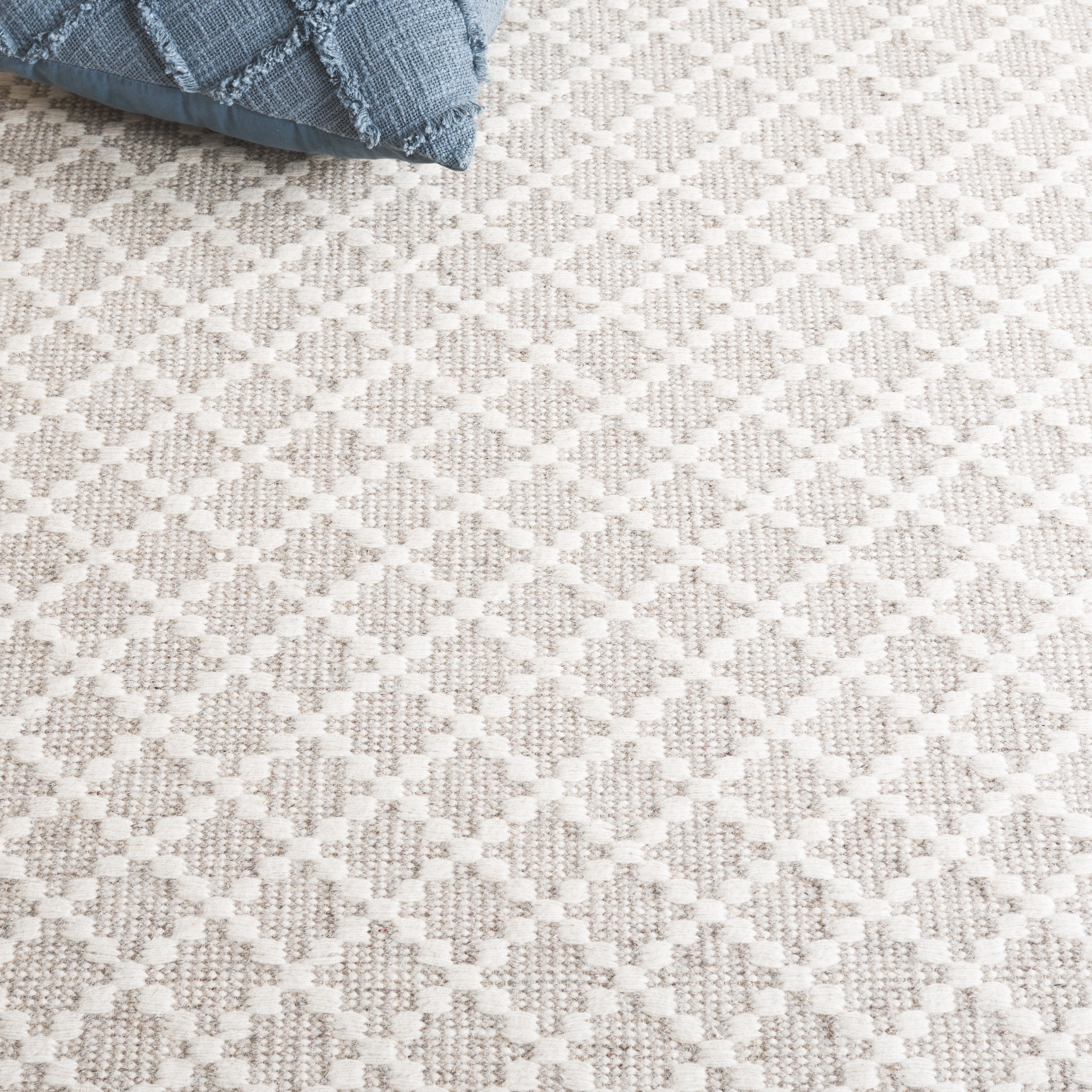 SAFAVIEH Vermont Jilliean Diamond Quatrefoil Area Rug, Gray/Ivory, 6' x 6' Round