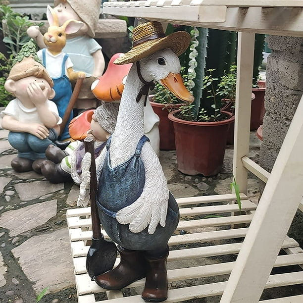 Duck Figures Garden Statue,Adorable Gardener Couple Duck Sculpture,Simulation  Animal Duck Model Fairy Resin Duck Statue for Outdoor Yard Patio Decor 