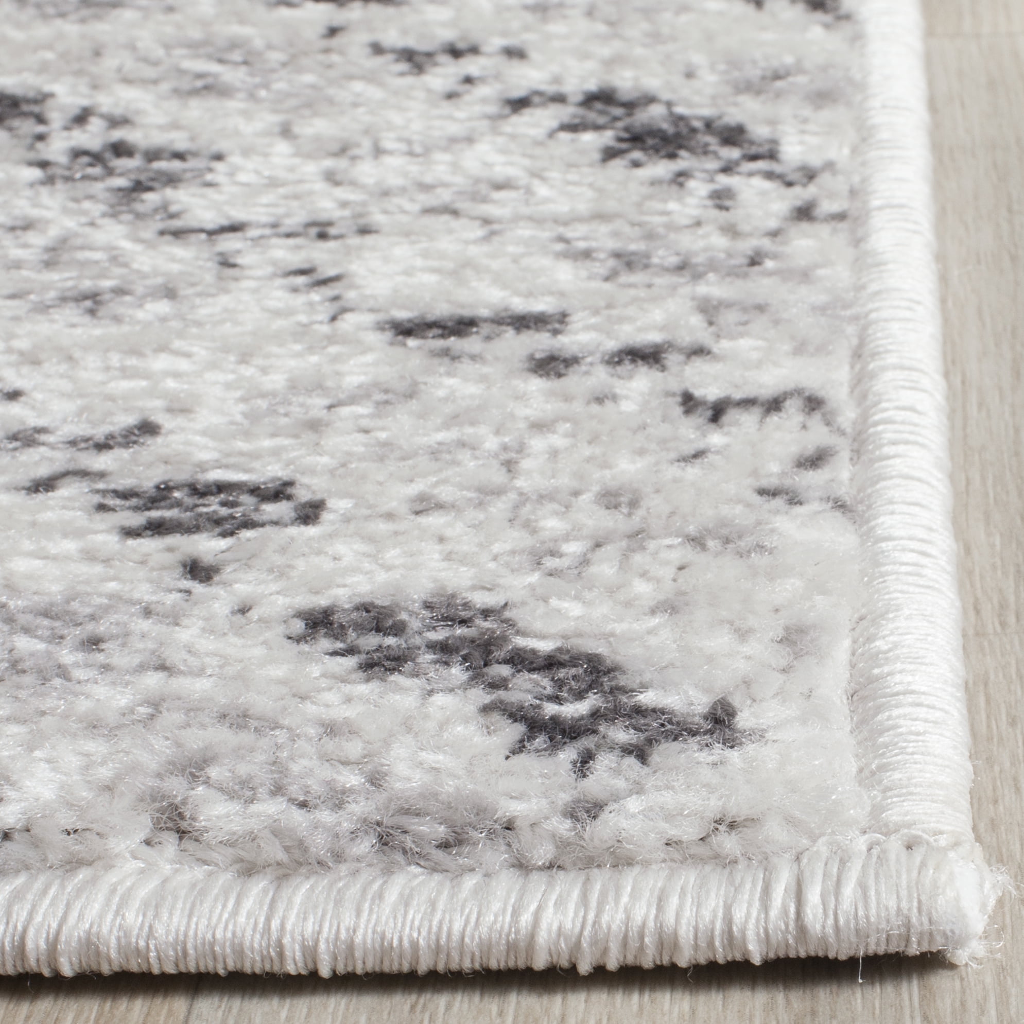 SAFAVIEH Adirondack Altan Chevron Runner Rug, Ivory/Charcoal, 2'6" x 16'