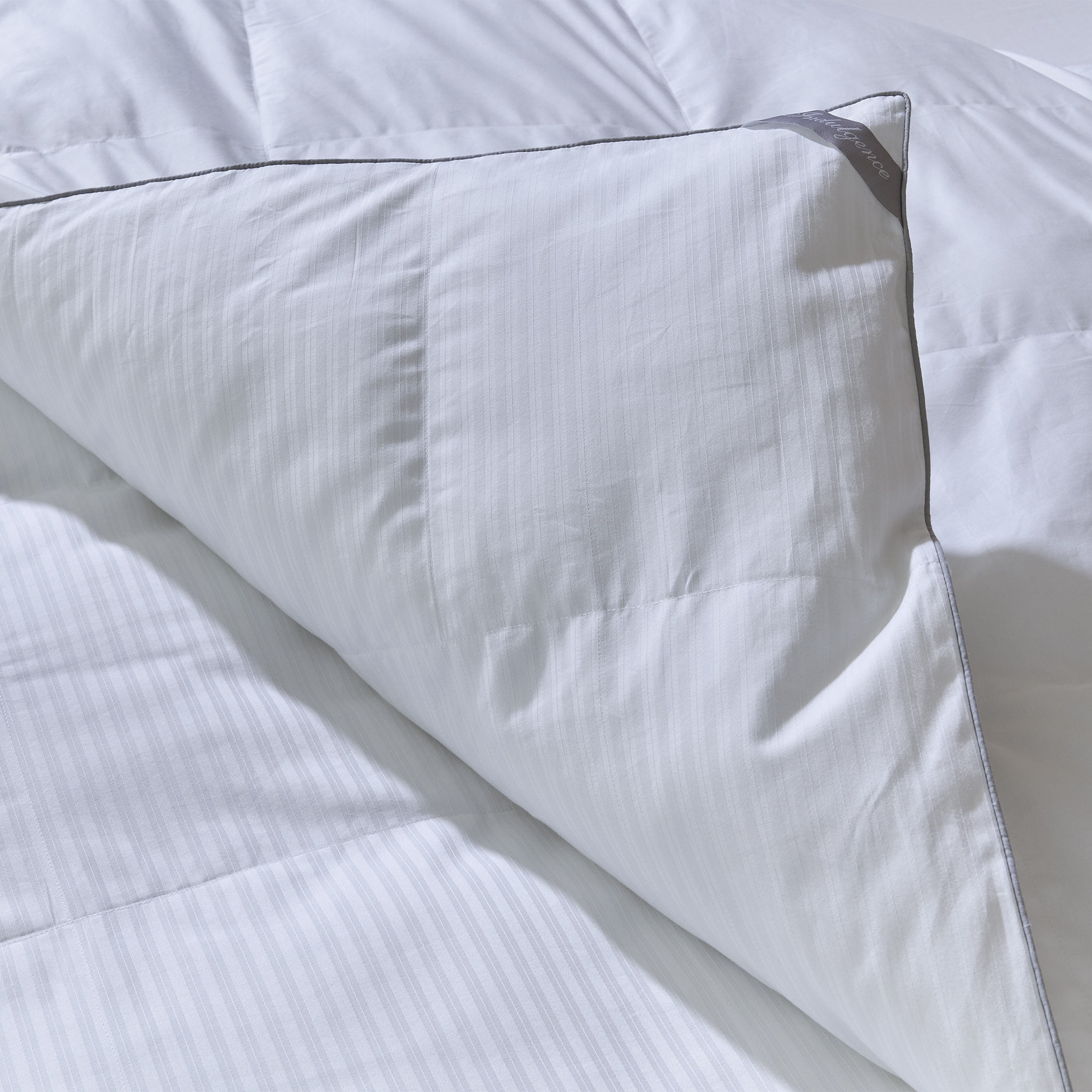 Indulgence Down Alternative Comforter, Full/Queen