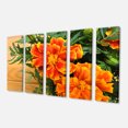 thumbnail image 2 of Marigold Fleur sur Fond en Bois - Impression sur Toile Florale, 2 of 3