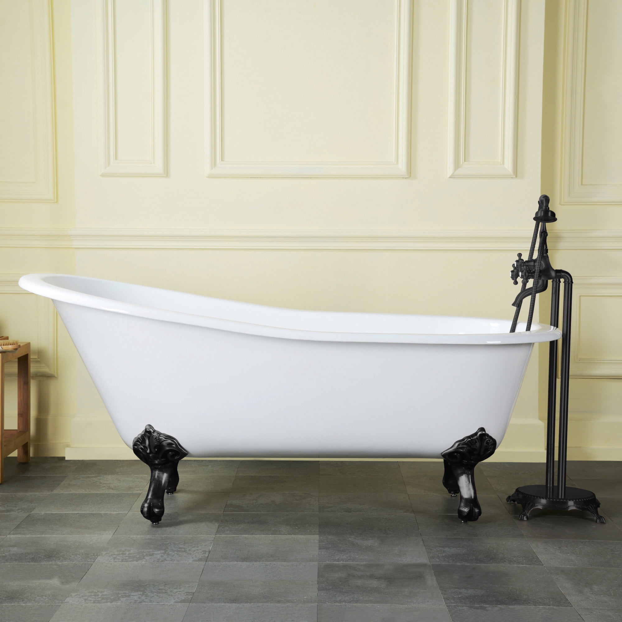 Aqua Eden VCTND673122ZB0 67-Inch Cast Iron Oval Single Slipper Clawfoot Tub (No Faucet Drillings) in White/Matte Black