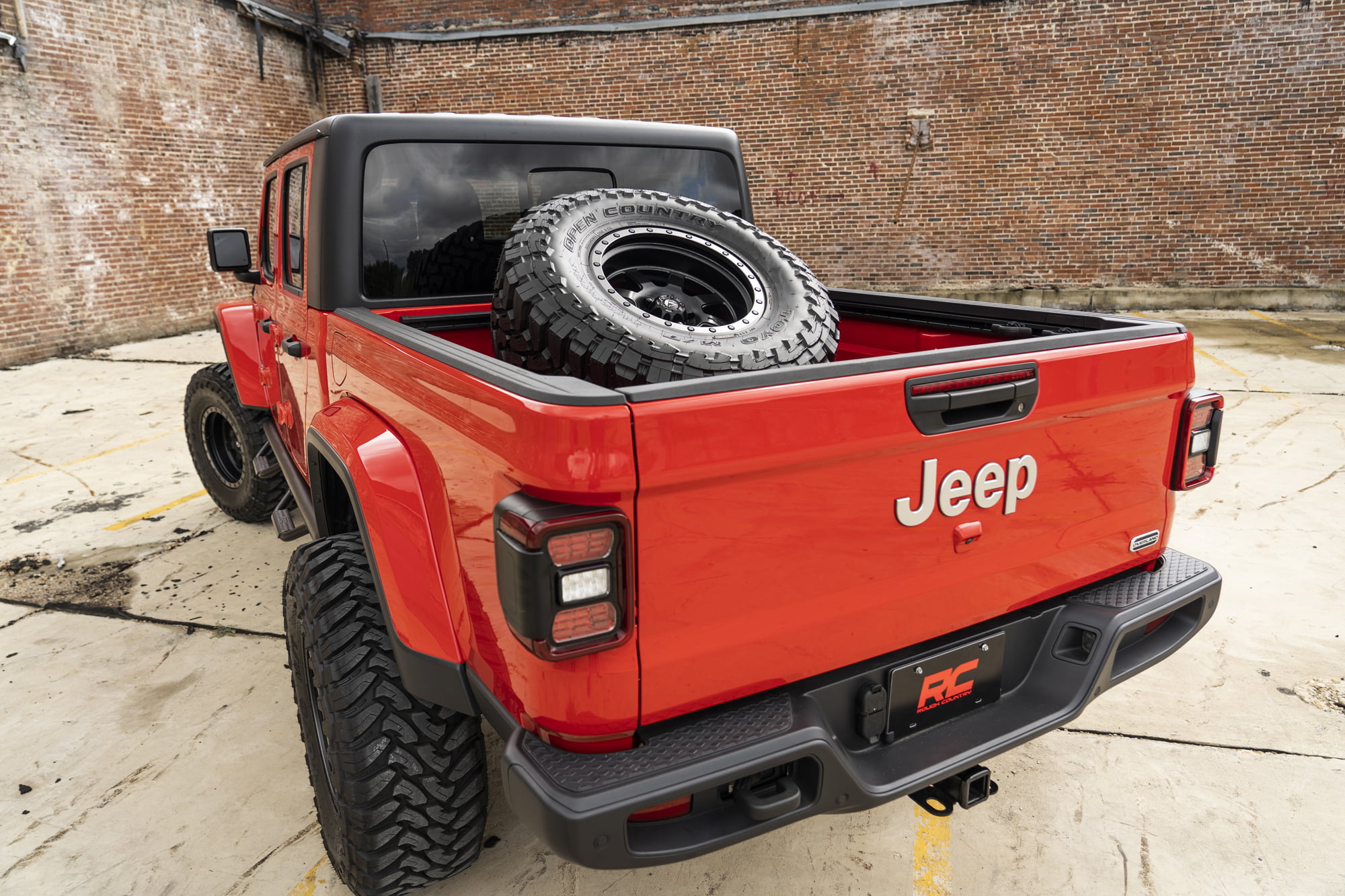 Gladiator Bed Mounted Tire Carrier Fits 2020 Jeep Gladiator JT models 