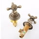 thumbnail image 4 of Grifo para Lavabo de de Bronce con Manijas Agua Fría Y Caliente Giratoria Mezclada, 4 of 9
