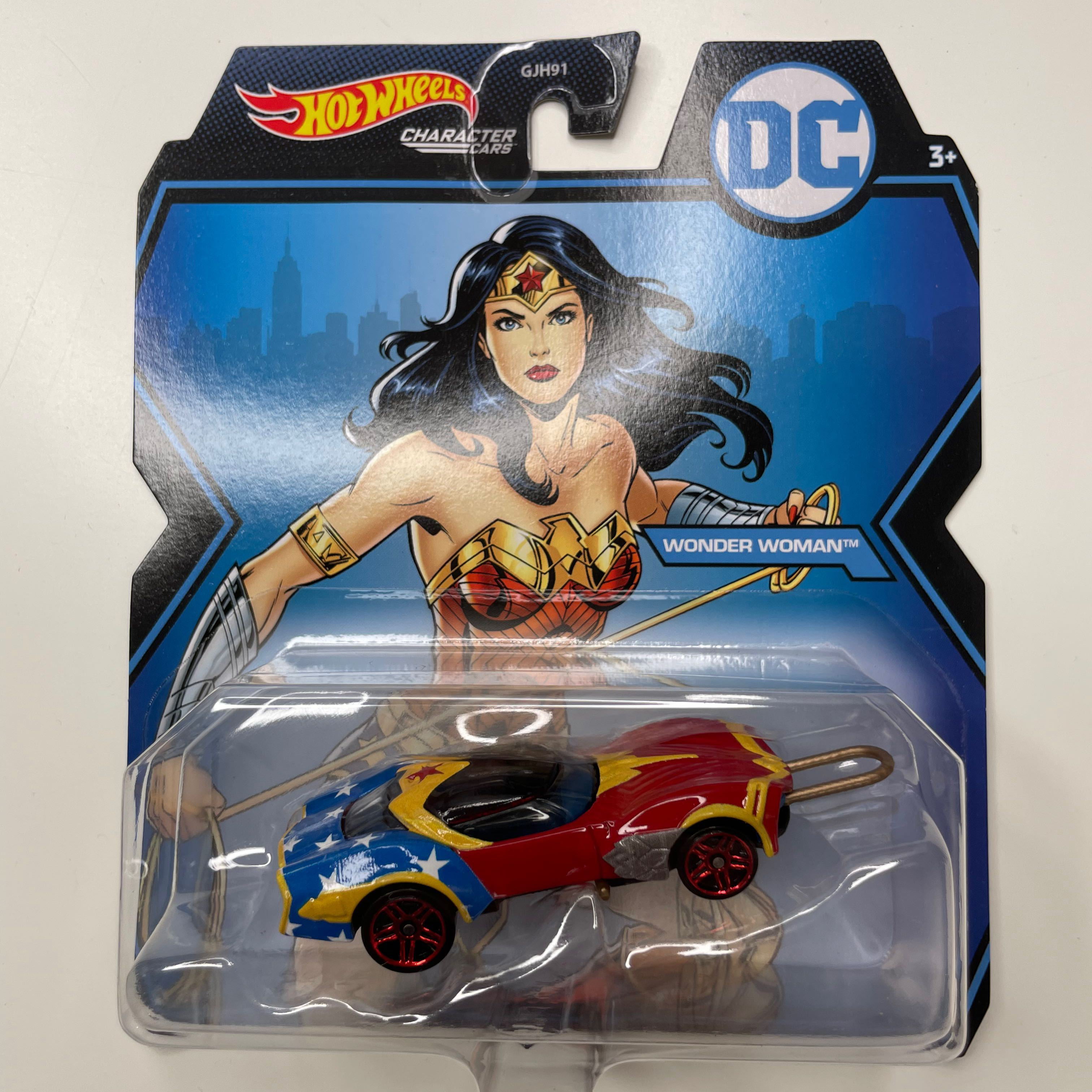 Hot Wheels Character Cars 2020 WONDER WOMAN Golden Armour 1:64 Scale Die-cast 