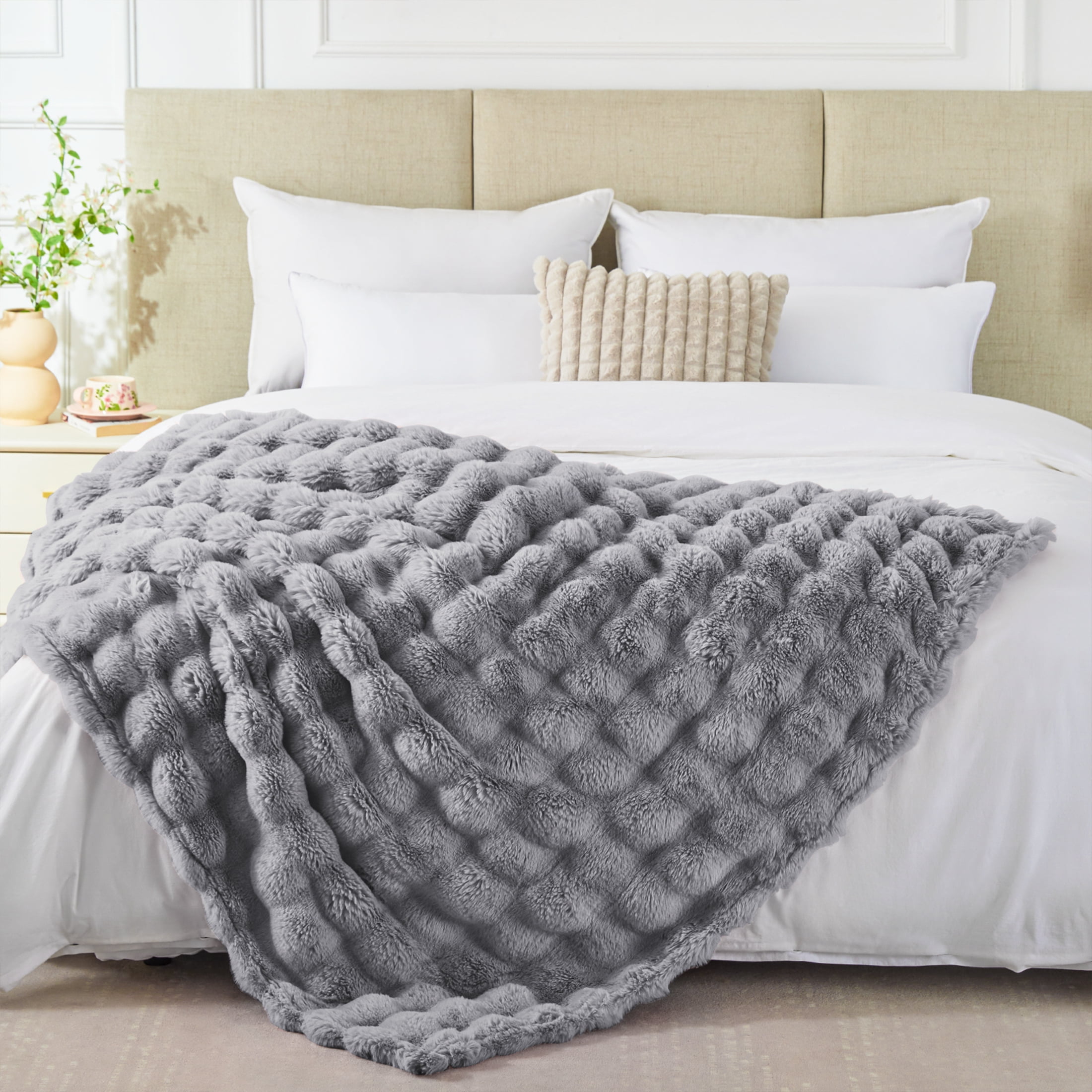 Love's cabin Faux Rabbit Fur Fleece Throw Blanket for Couch, Soft Plush Fuzzy Double-Sided Bubble Fluffy Blanket, 50" x 60", Light Grey