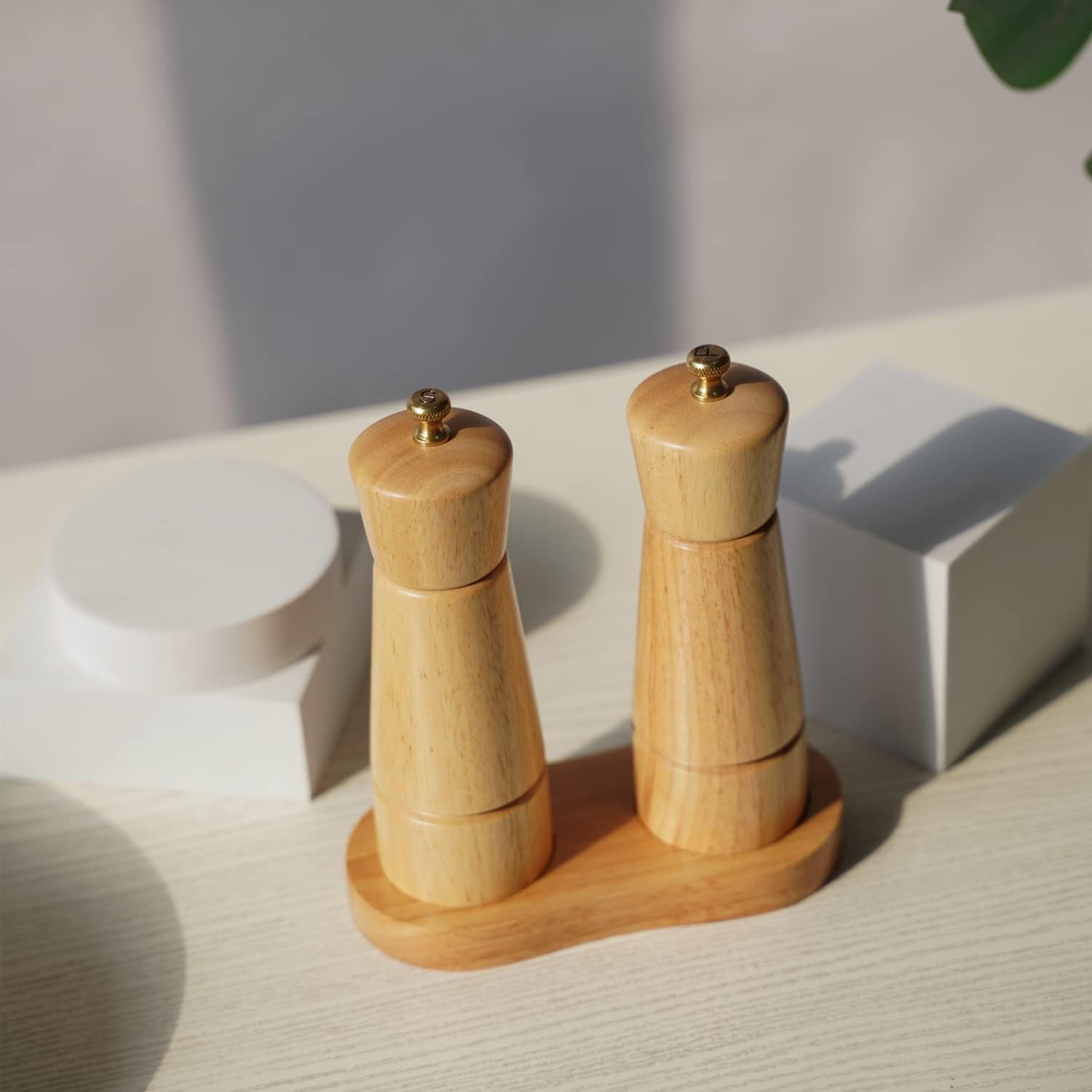 DeroTeno Salt and Pepper Mill Set with Tray, Adjustable Ceramic Grinder Salt Mill, Stainless Steel Grinder Pepper Mill, Rubber Wood, 16.5 cm/ 6 inch Height, Bottom Dia 5 cm
