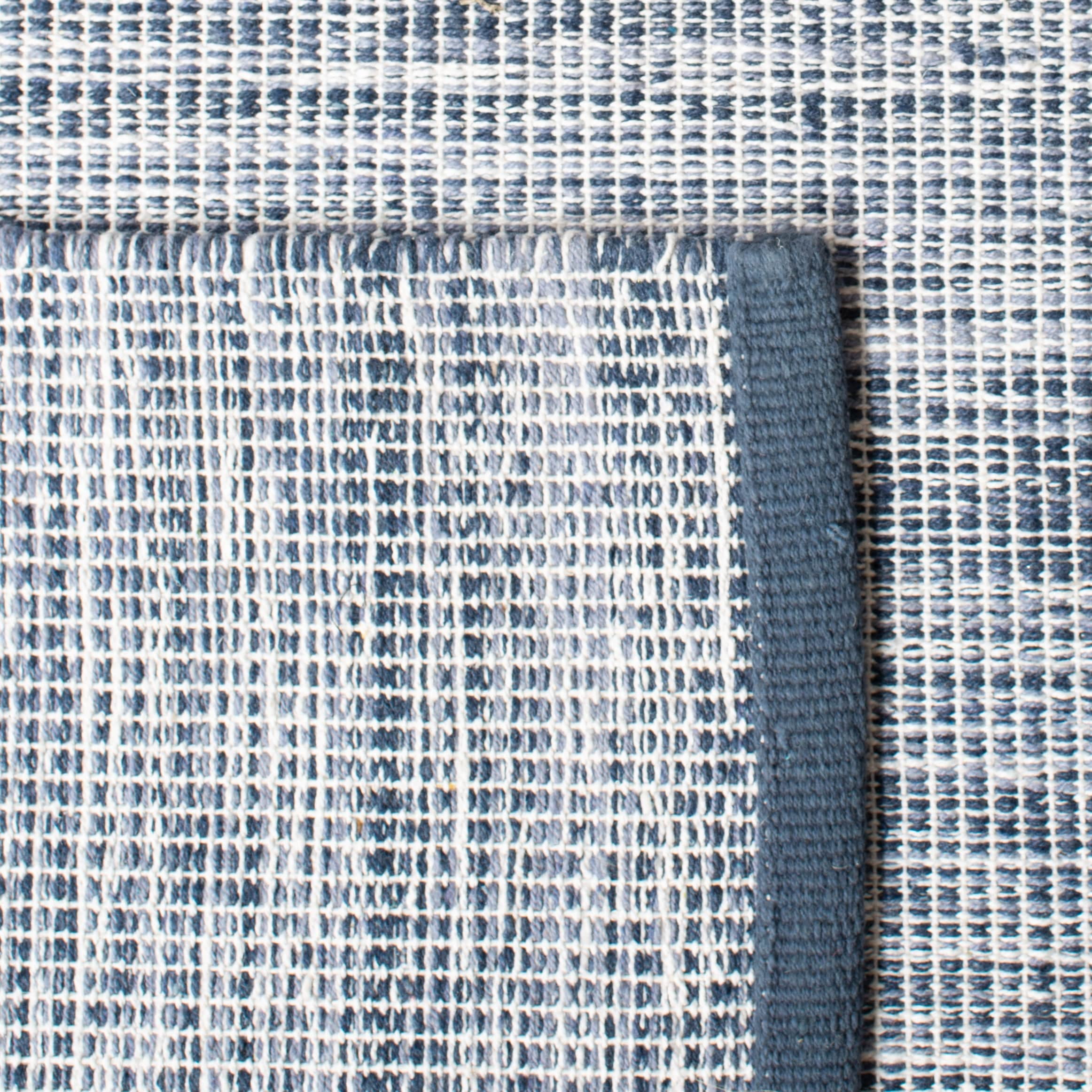 SAFAVIEH Montauk Bernadine Solid Braided Cotton Area Rug, Navy/Blue, 4' x 6'
