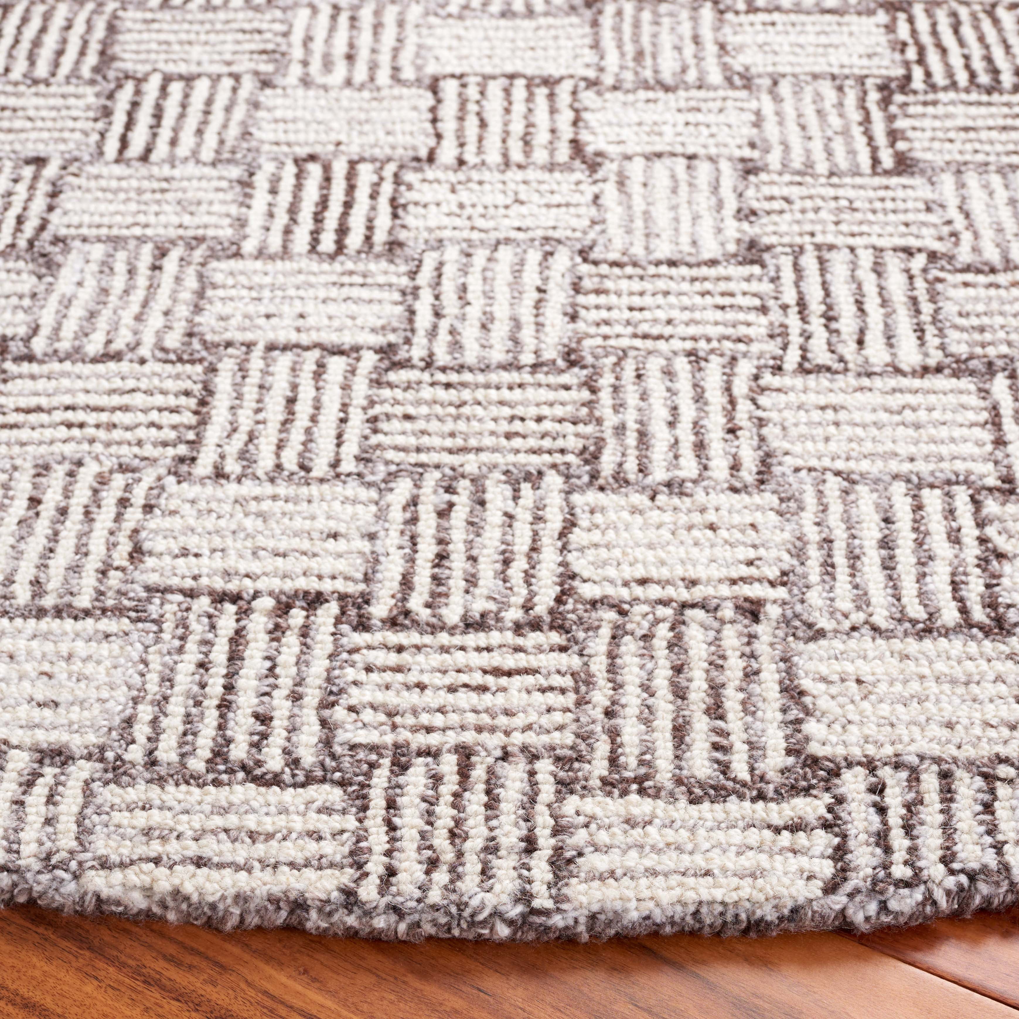 SAFAVIEH Micro-Loop Charlotte Solid Area Rug, Brown/Ivory, 5' x 5' Round