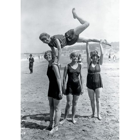 Bnf Portraits: Carnet Ligné Groupe de Girls, Deauville, 1919 (Paperback)