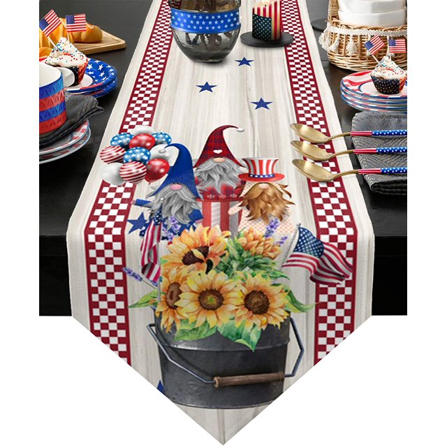 Chemins de Table en Coton et Lin Gnomes Patriotiques du 4 Juillet Drapeau Américain Rustique Décorations de Mise de Table en Bois Carreaux Rouges Blancs Étoiles Bleues pour Fêtes de Vacances Cuisine Maison Salle à Manger 18x72 Pouces de Long