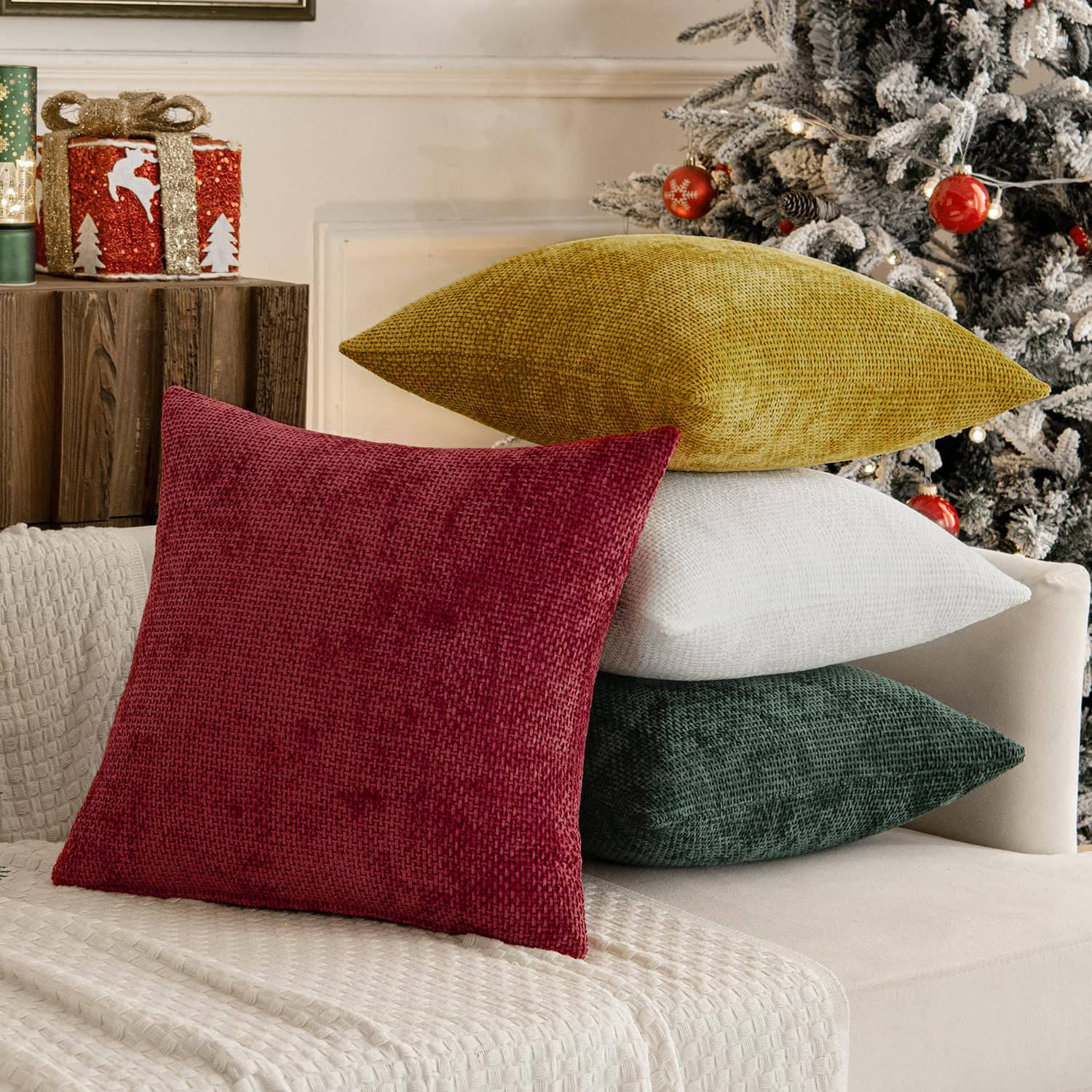 SUSIELADY Set of 4 Decorative Throw Pillow Covers 18x18 Inch, Soft Chenille Cushion Covers for Couch Sofa Bed, Boho Farmhouse Style for Living Room & Bedroom Decor, Christmas Red/Green