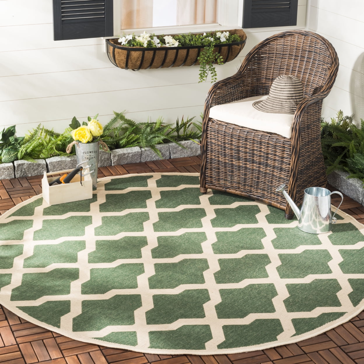 SAFAVIEH Beach House Talbot Geometric Indoor/Outdoor Area Rug, Green/Creme, 6'7" x 6'7" Square