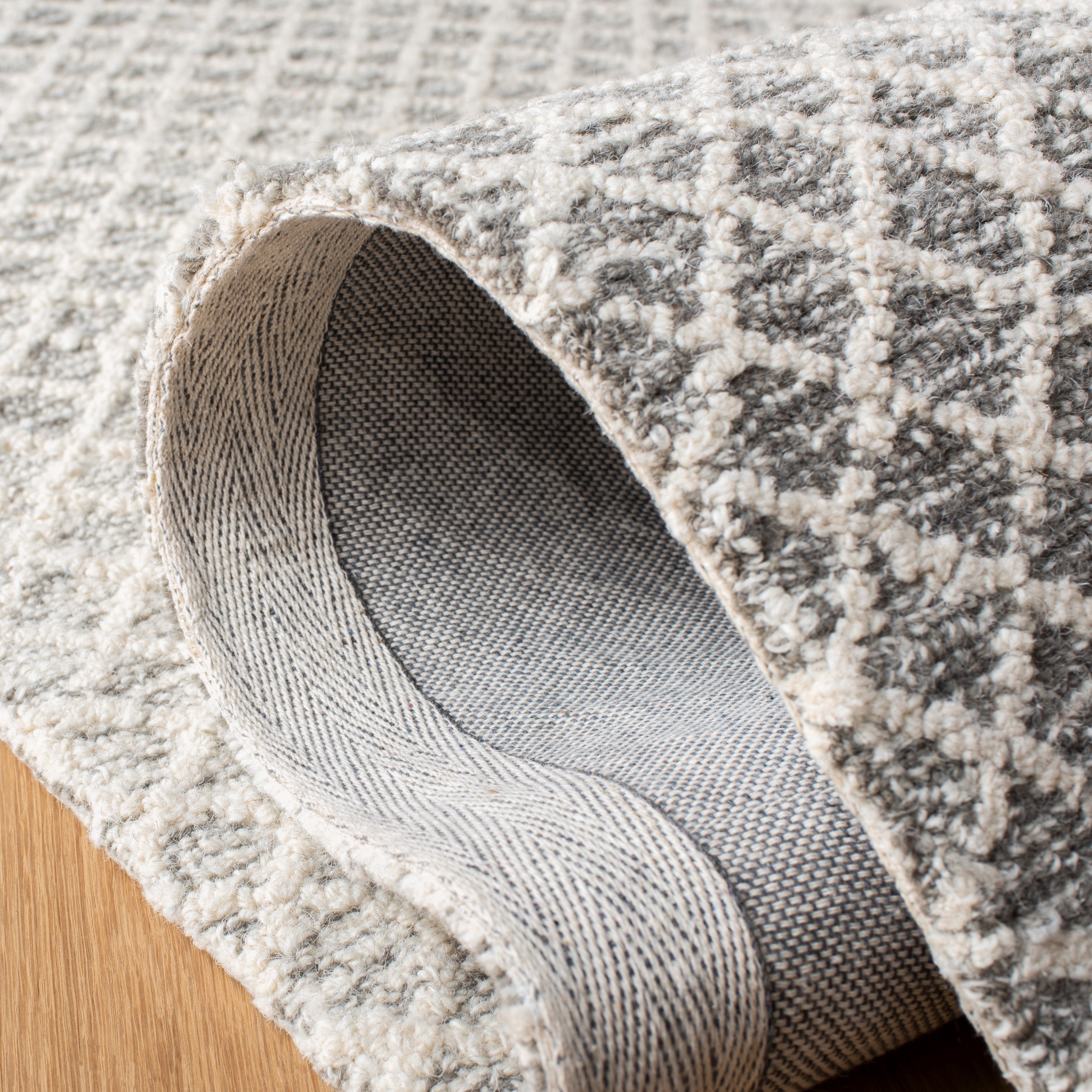 SAFAVIEH Micro-Loop Arnold Diamond Runner Rug, Grey/Ivory, 2'3" x 9'