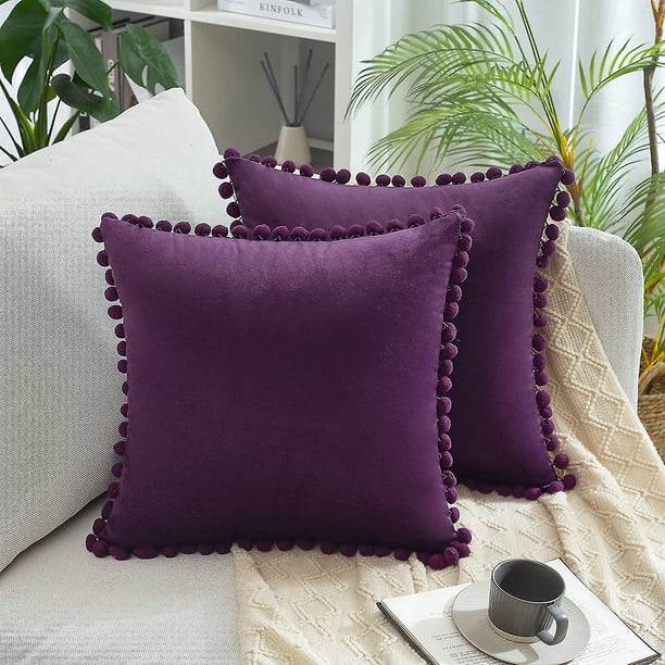 Wekity Paquete de 2 Fundas de Almohada Decorativas, Fundas de cojín sólidas de Terciopelo de partículas Suaves con Pompones para sofá, Dormitorio, Coche (18 x 18 Pulgadas, Púrpura)
