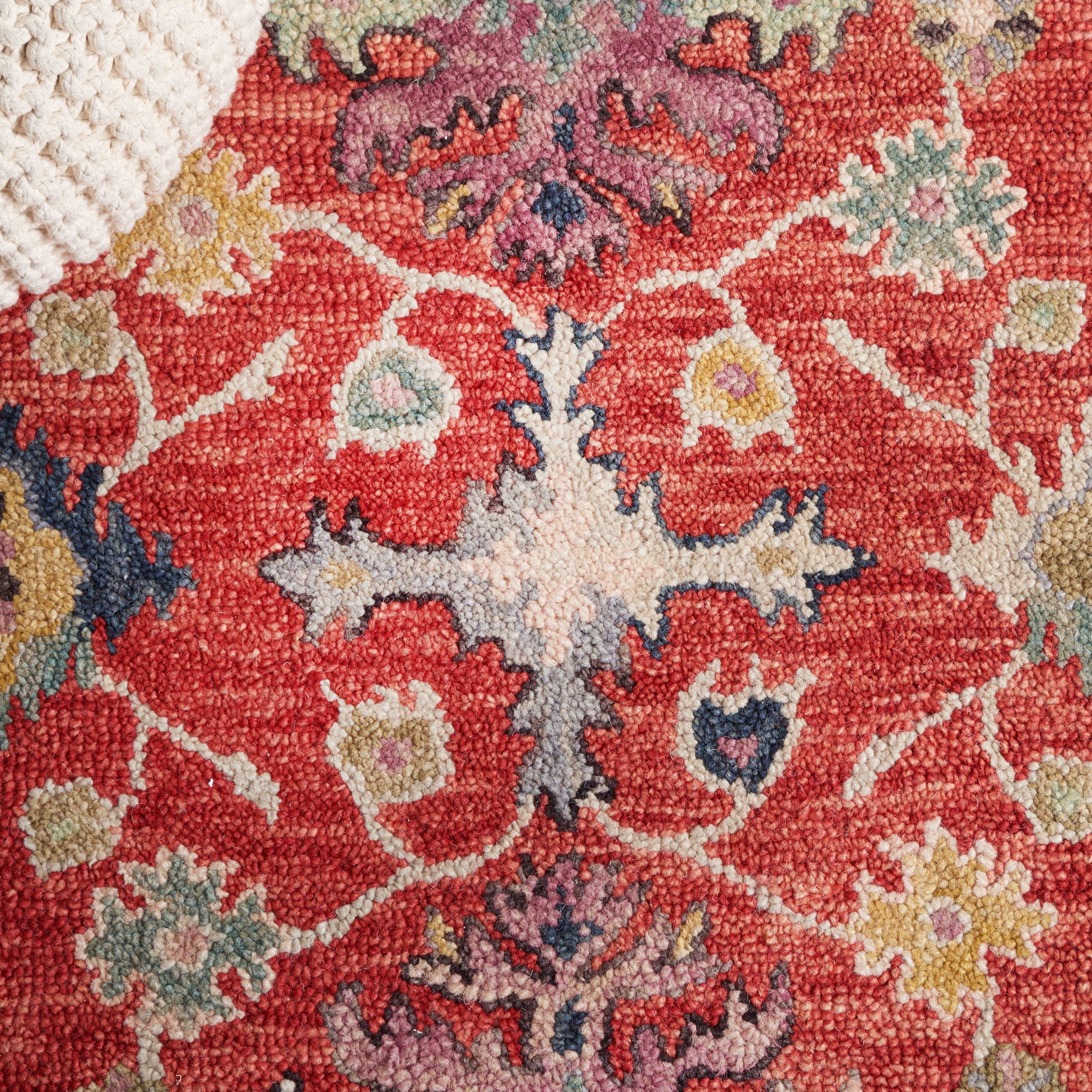 SAFAVIEH Blossom Jessamine Floral Area Rug, Red/Ivory, 6' x 6' Round