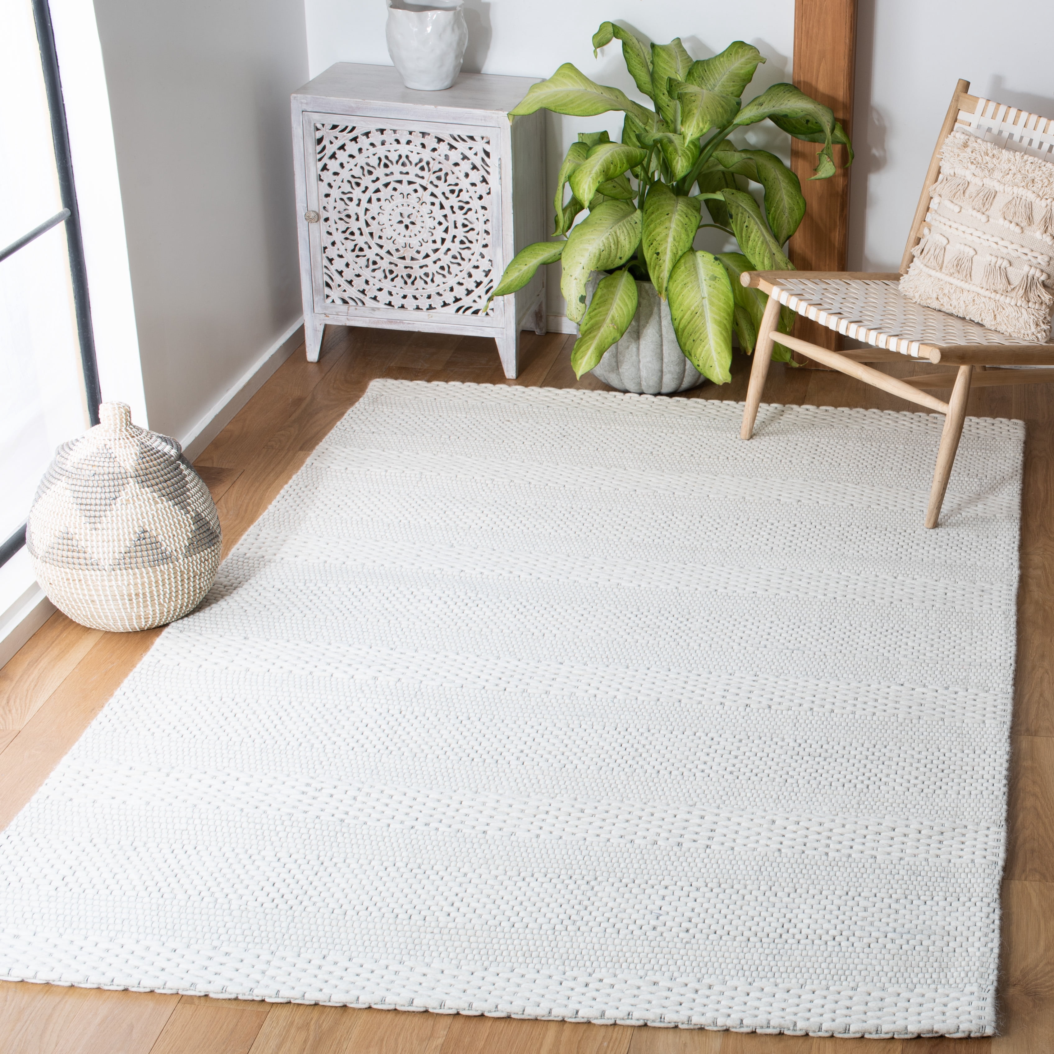 SAFAVIEH Marbella Cassarah Striped Area Rug, Ivory, 5' x 8'