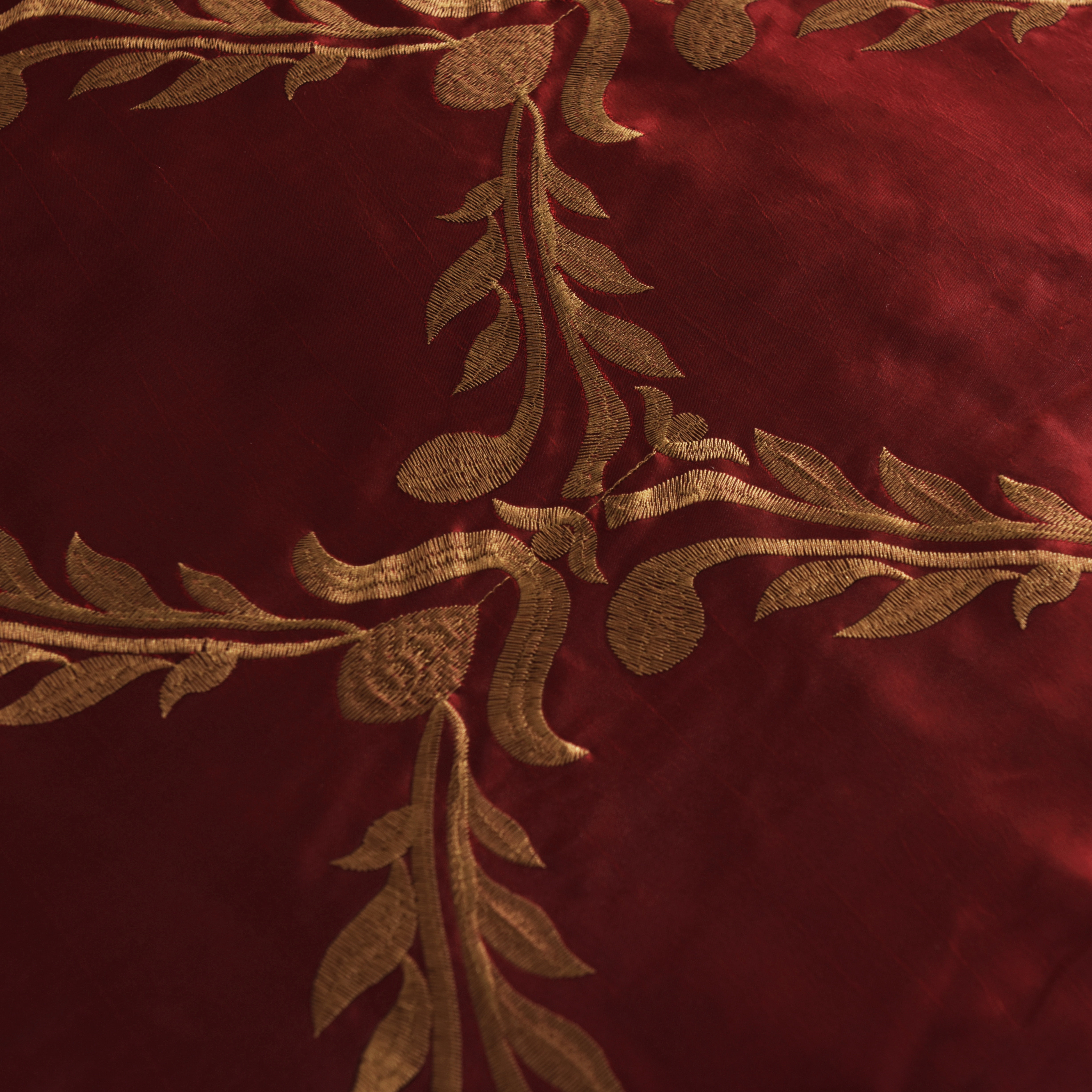 Foliage Embroidery 7-Piece Comforter Set in Burgundy & Gold, Includes Bed Skirt - Queen Size Luxury Bedding