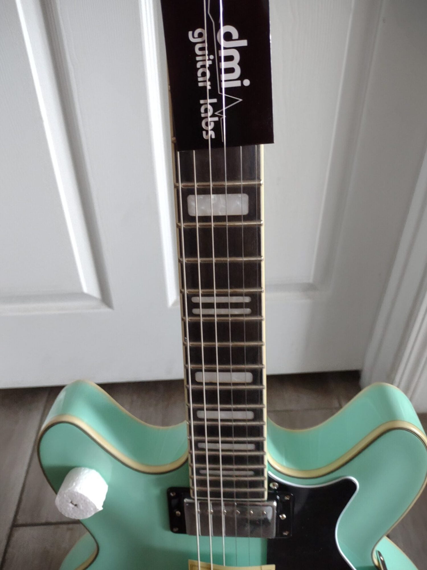 Hagstrom Viking Limited-Edition Semi-Hollow Electric Guitar Aged Sky Blue