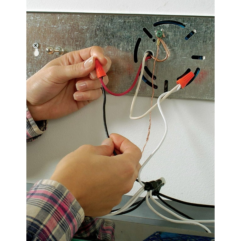Ultimate Guide: Wiring, 8th Updated by: Editors of Creative Homeowner -  9781607657583