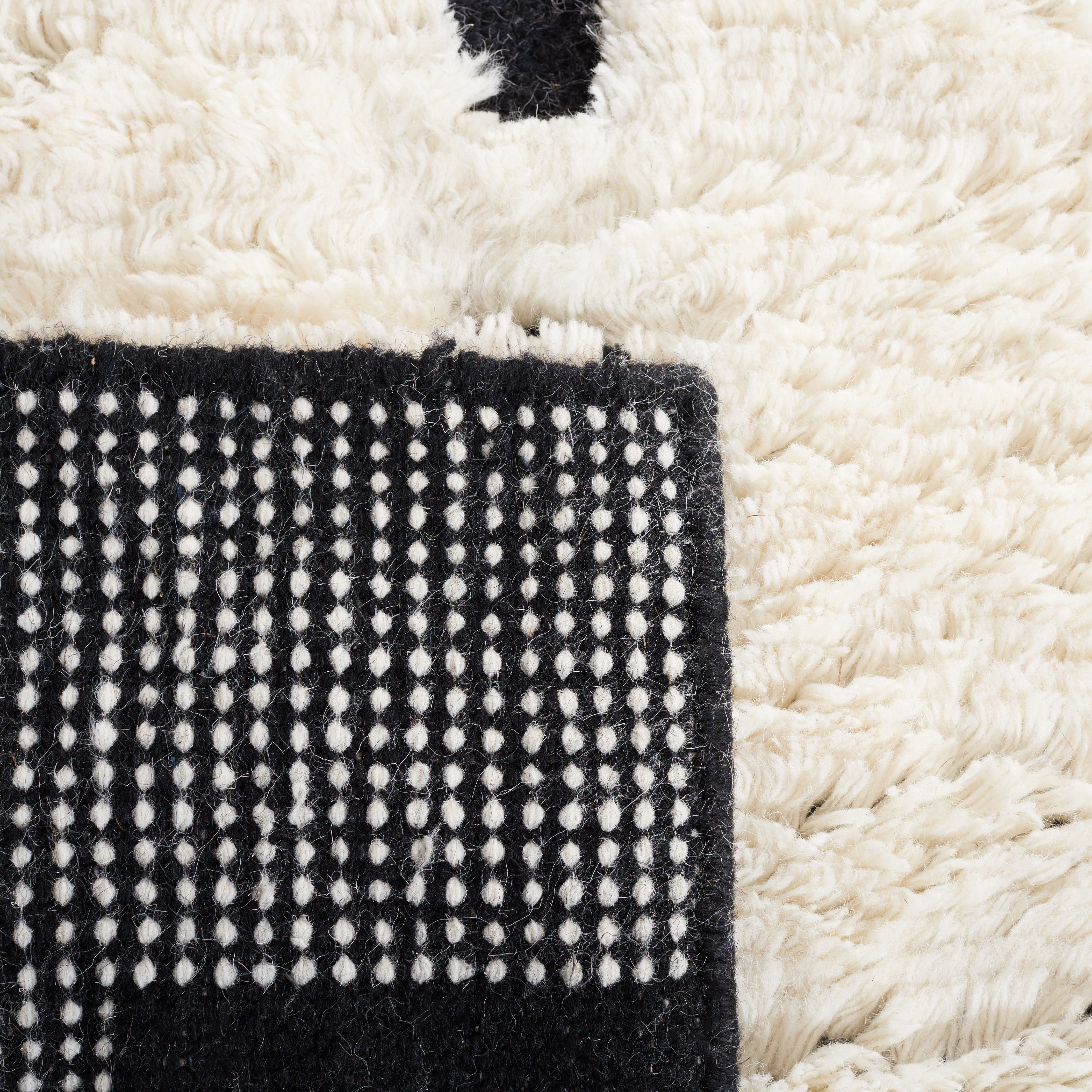 SAFAVIEH Casablanca Tanja Geometric Area Rug, Black/Ivory, 5' x 8'