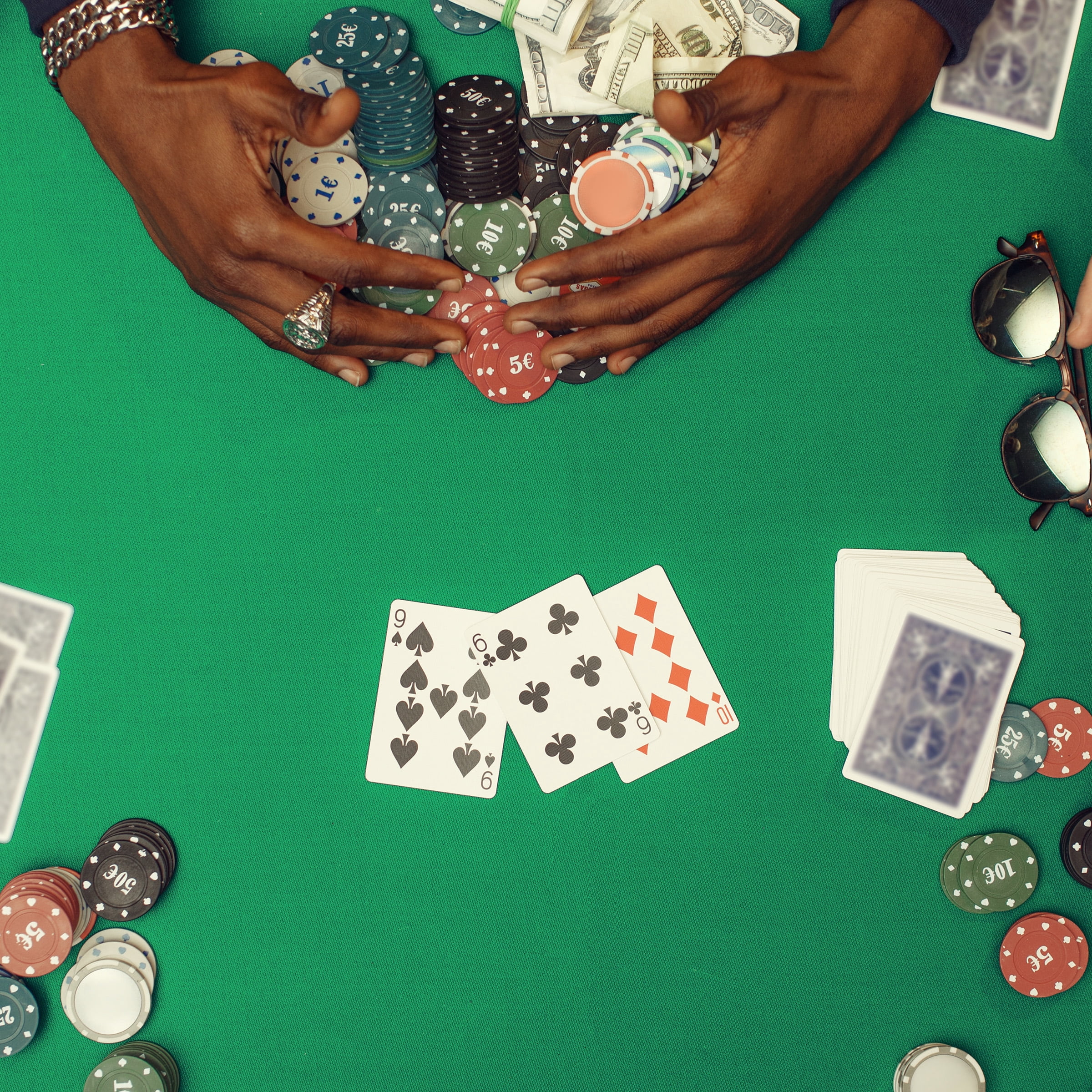 Trademark Poker Set with Cards, Buttons, Carrying Case, and 500 Poker Chips