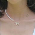 thumbnail image 3 of Collar dorado con perla CYRA con dije de mariposa, 3 of 3