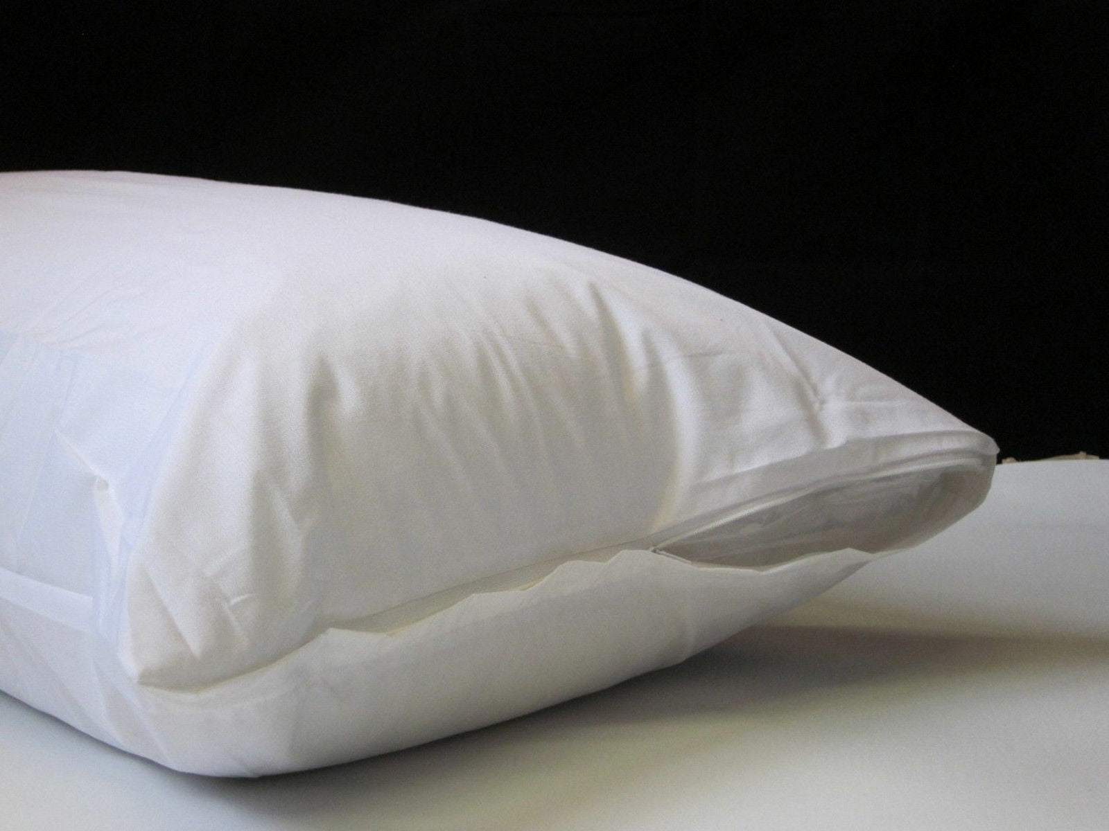 Vinyl Pillow Protector Strong Zipper Bed Bug Resistant Bed wetting Incontinence 