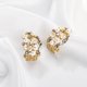 thumbnail image 4 of Aretes de flores en forma de C de estilo francés con diamantes y aretes huecos, 4 of 5