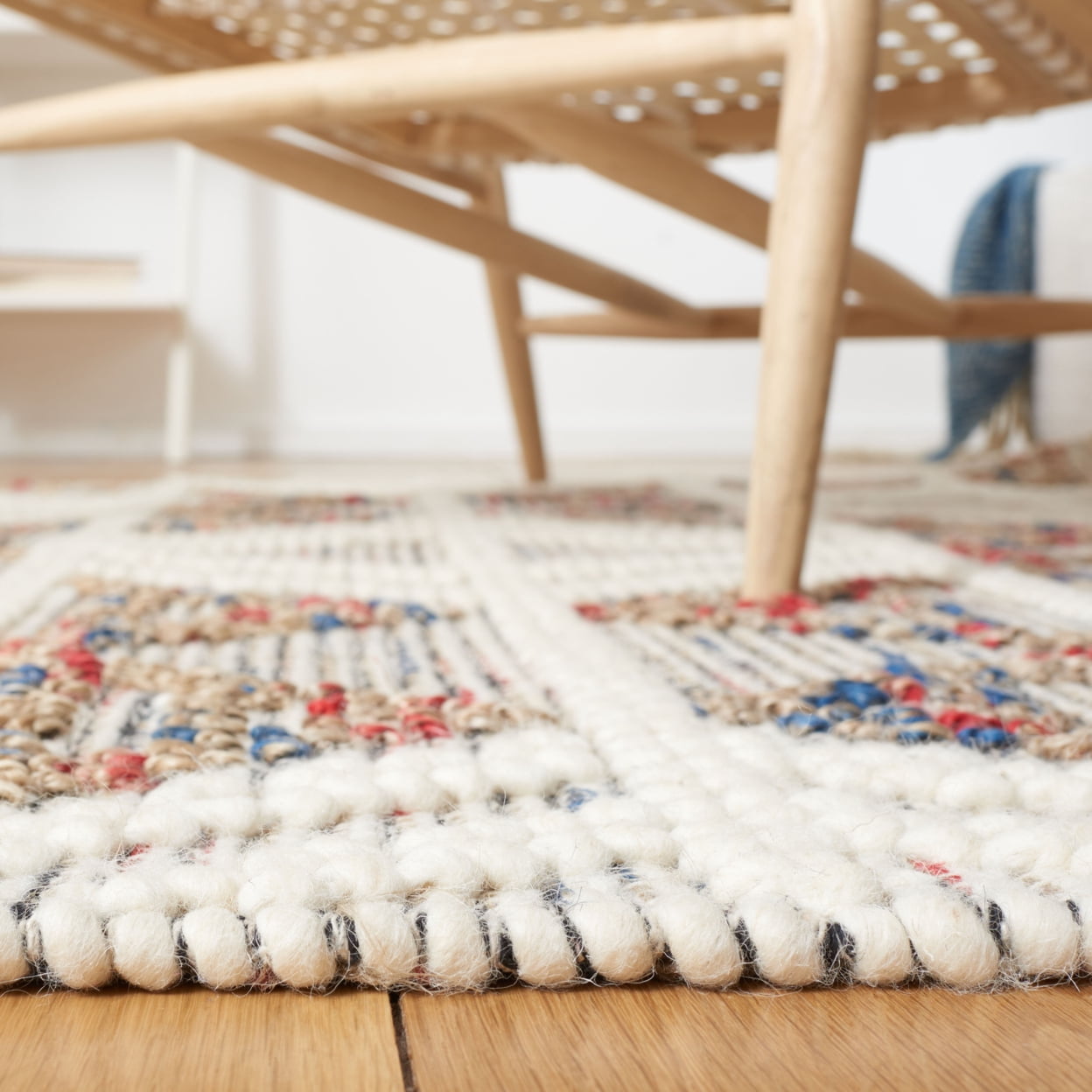 SAFAVIEH Natura Cynarra Southwestern Area Rug, Ivory/Red, 6' x 9'