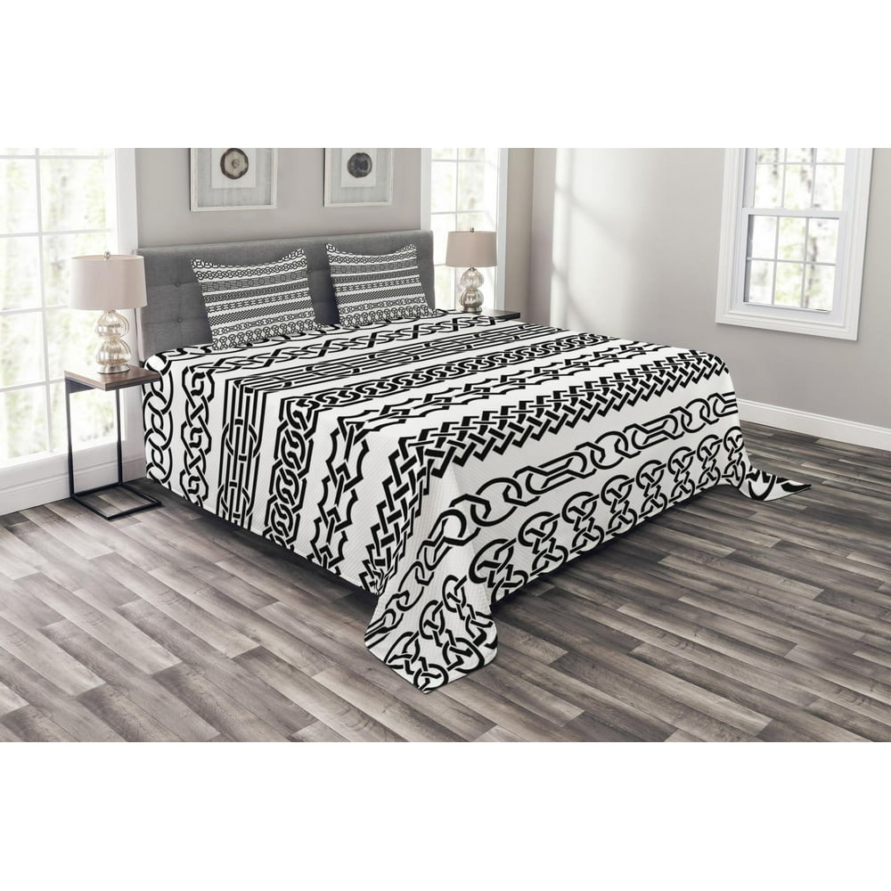 Irish Bedspread Set King Size, Vintage Borders in the Form of Celtic