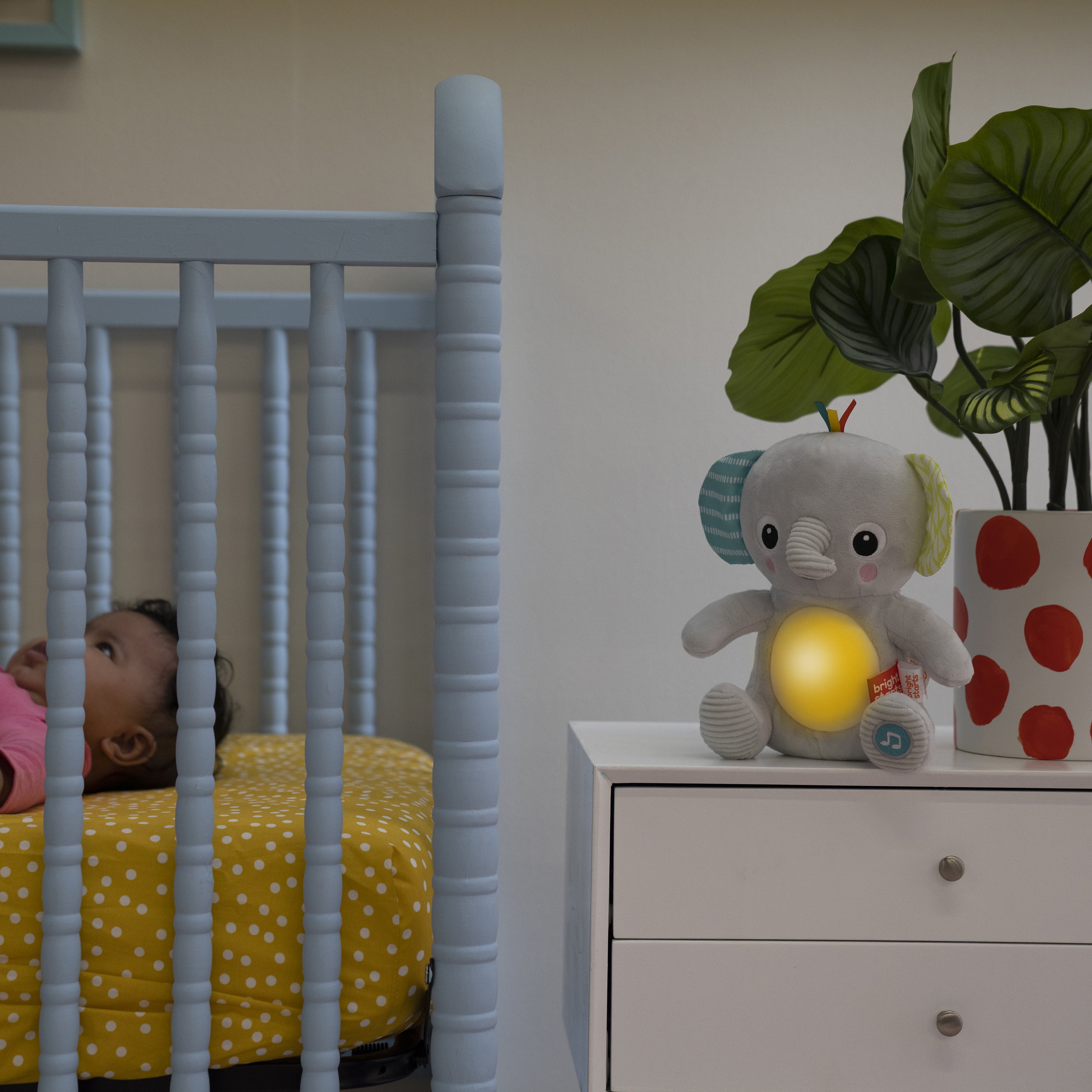 Jouet peluche Sons et Lumières Bright Starts Eléphant Hug-a-Bye Baby