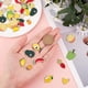 thumbnail image 3 of 1 caja de 40 colgantes de aleación de frutas y verduras esmaltados, con forma de plátano, naranja, sandía, mango, pimiento verde y limón., 3 of 6
