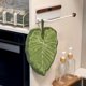 thumbnail image 3 of Toalla de mano de hoja verde, suave y absorbente, con hojas de alocasia y hojas de monstera, con lazo para colgar, ideal para el hogar, el baño y la cocina., 3 of 8