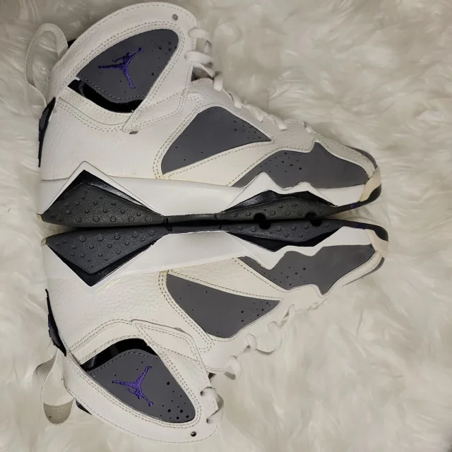 Ni - ke Ni - ke Air Jordan 7 Retro Flint White Varsity Purple