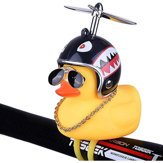Adornos para coche, adorable figura de patito amarillo con casco de tiburón, accesorios decorativos para interiores de coches, bicicletas, motos, regalo para niños.