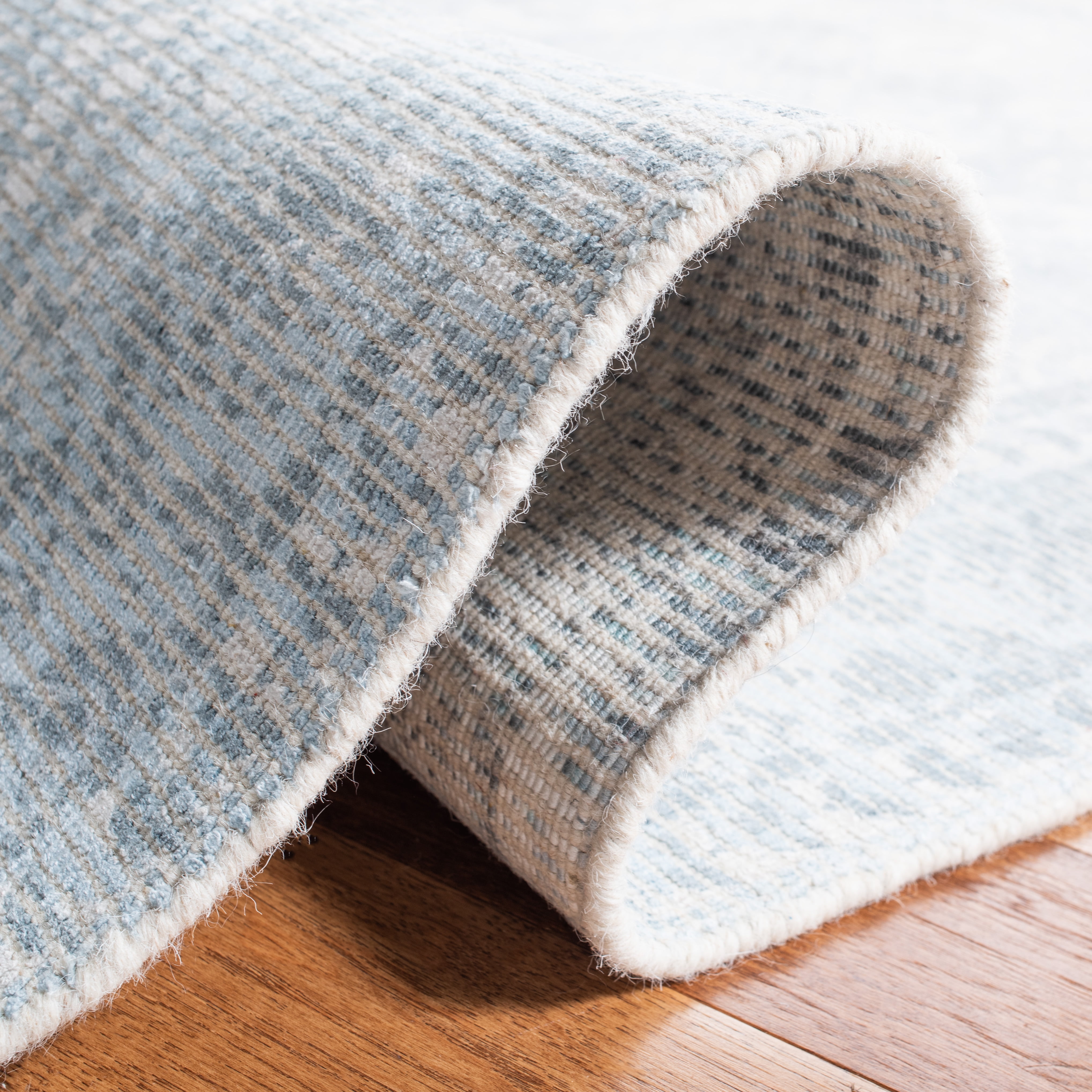 SAFAVIEH Restoration Vintage Quentin Medallion Area Rug, Grey/Light Blue, 6' x 6' Square