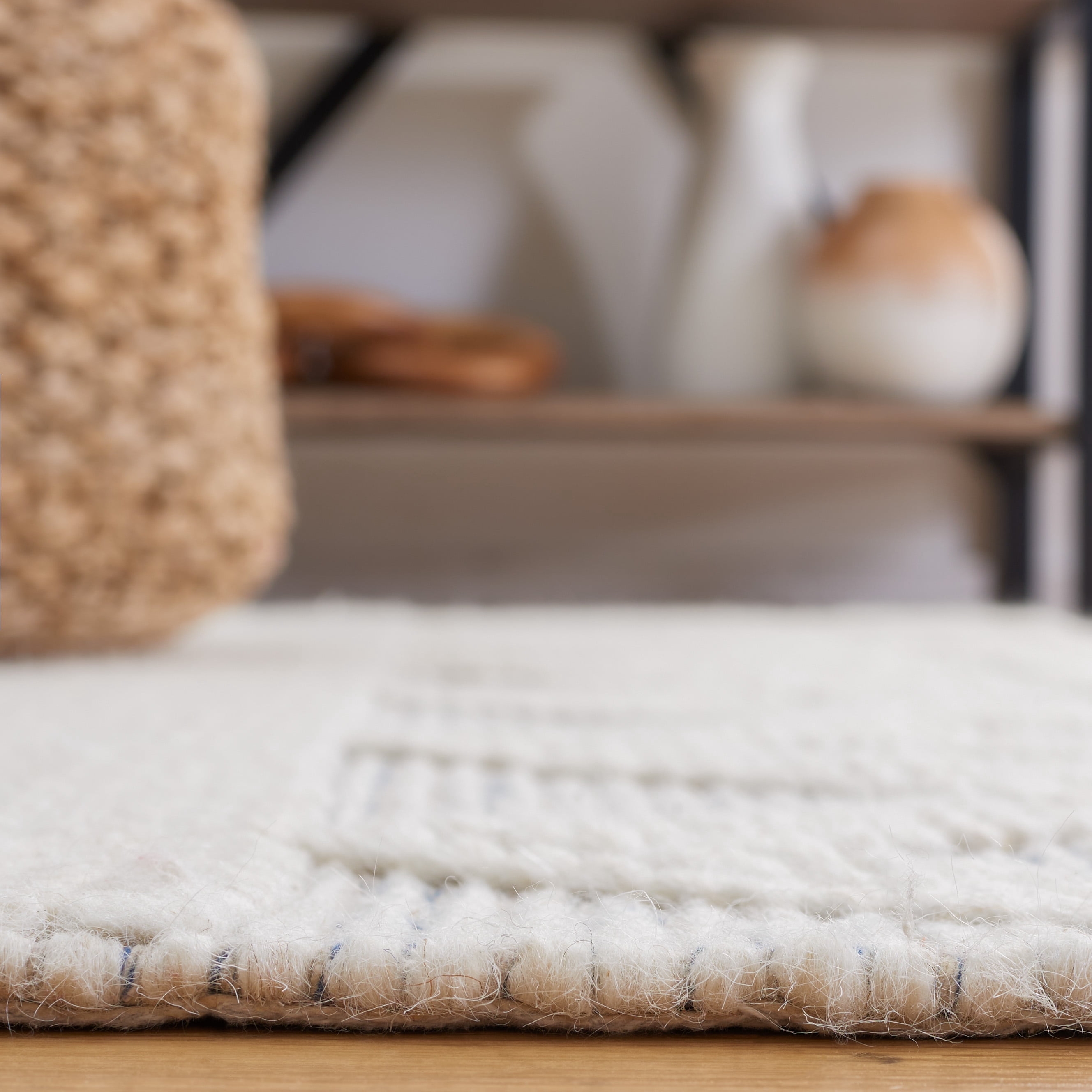 SAFAVIEH Natura Isaiah Southwestern Wool Area Rug, Ivory/Beige, 3' x 5'
