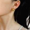 thumbnail image 2 of Pendientes de botón en forma de C con perlas chapadas en oro, pendientes de circonita cúbica transparente vermeil de oro, pendientes de medio aro para mujer, 2 of 5