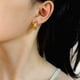 thumbnail image 2 of Pendientes de botón en forma de C con perlas chapadas en oro, pendientes de circonita cúbica transparente vermeil de oro, pendientes de medio aro para mujer, 2 of 5
