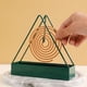 thumbnail image 1 of Soporte de Espiral de Hierro para Mosquitos | Placa Triangular de Metal Estable para Espirales de Mosquitos con Gancho para Cenicero | Estufa de Aromaterapia Resistente a La Oxidación para Uso En Int, 1 of 6
