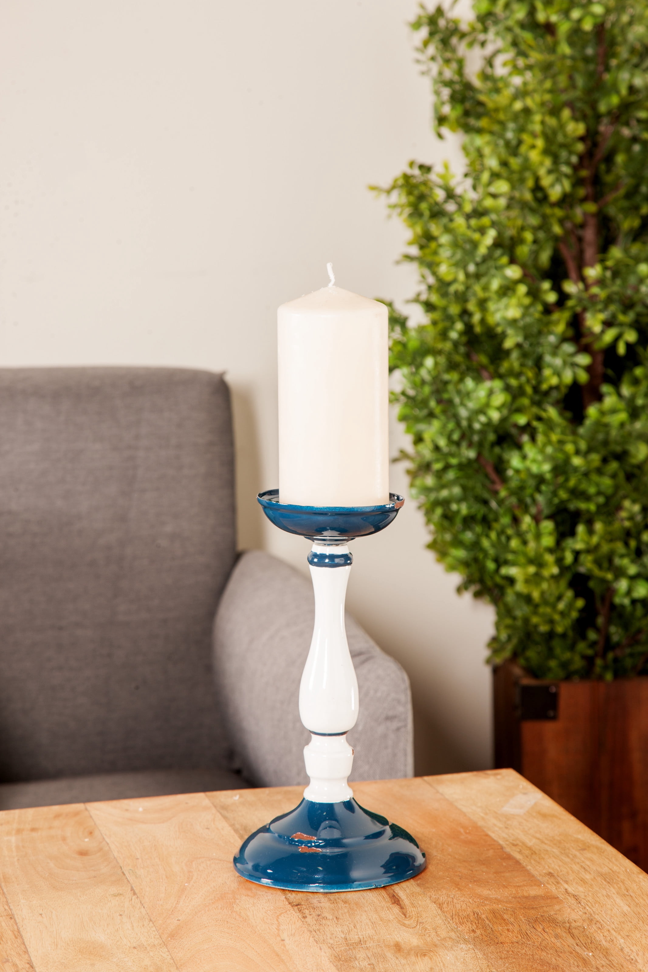 Decmode Rustic 8, 10, And 11 Inch White And Blue Metal Candle Holder - Set of 3