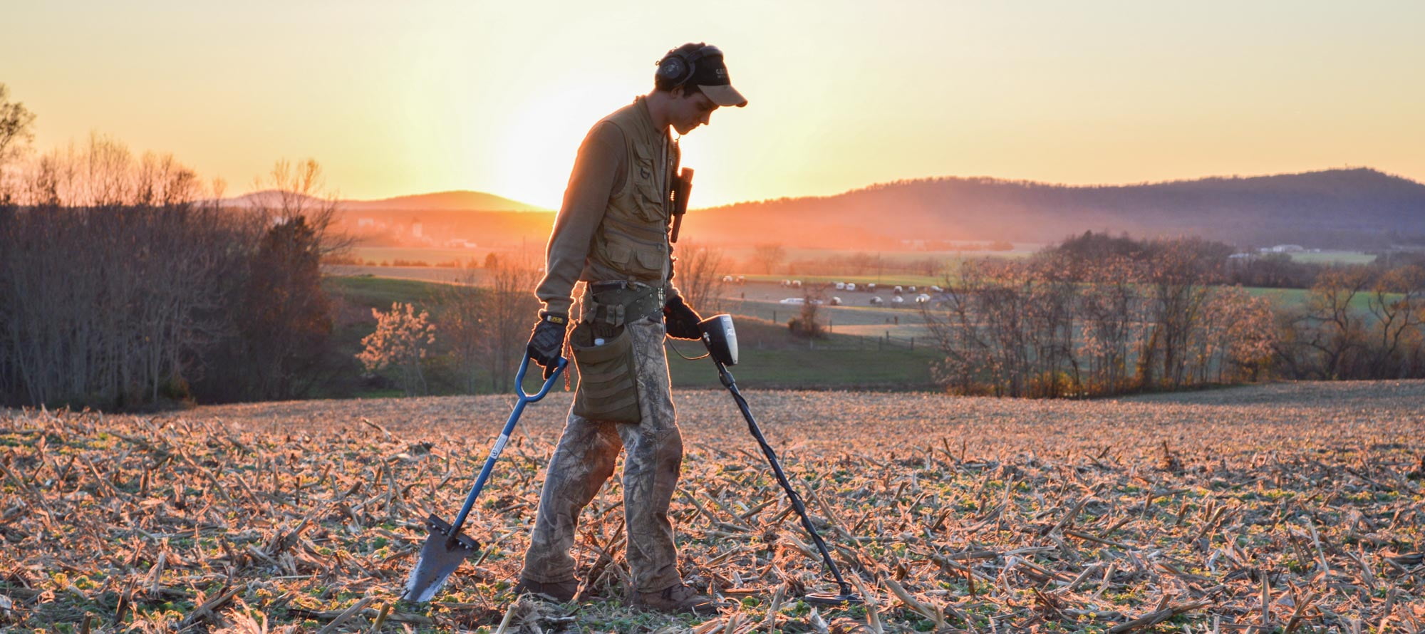 Garrett AT PRO Metal Detector w/ Pro-Pointer AT Pinpointer & Edge Digger