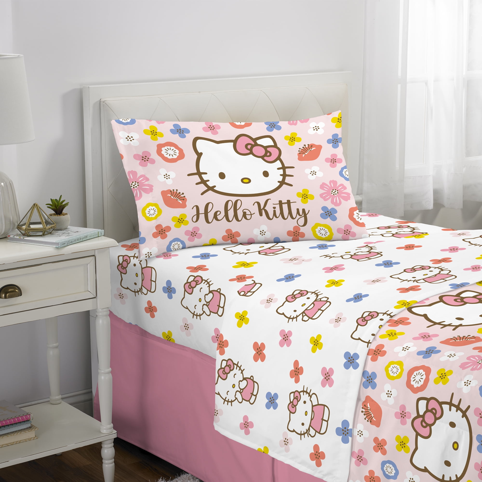 Hello Kitty Kids Twin Bed in a Bag, 5Pc Bedding Set, Comforter and Sheets with Bonus Tote