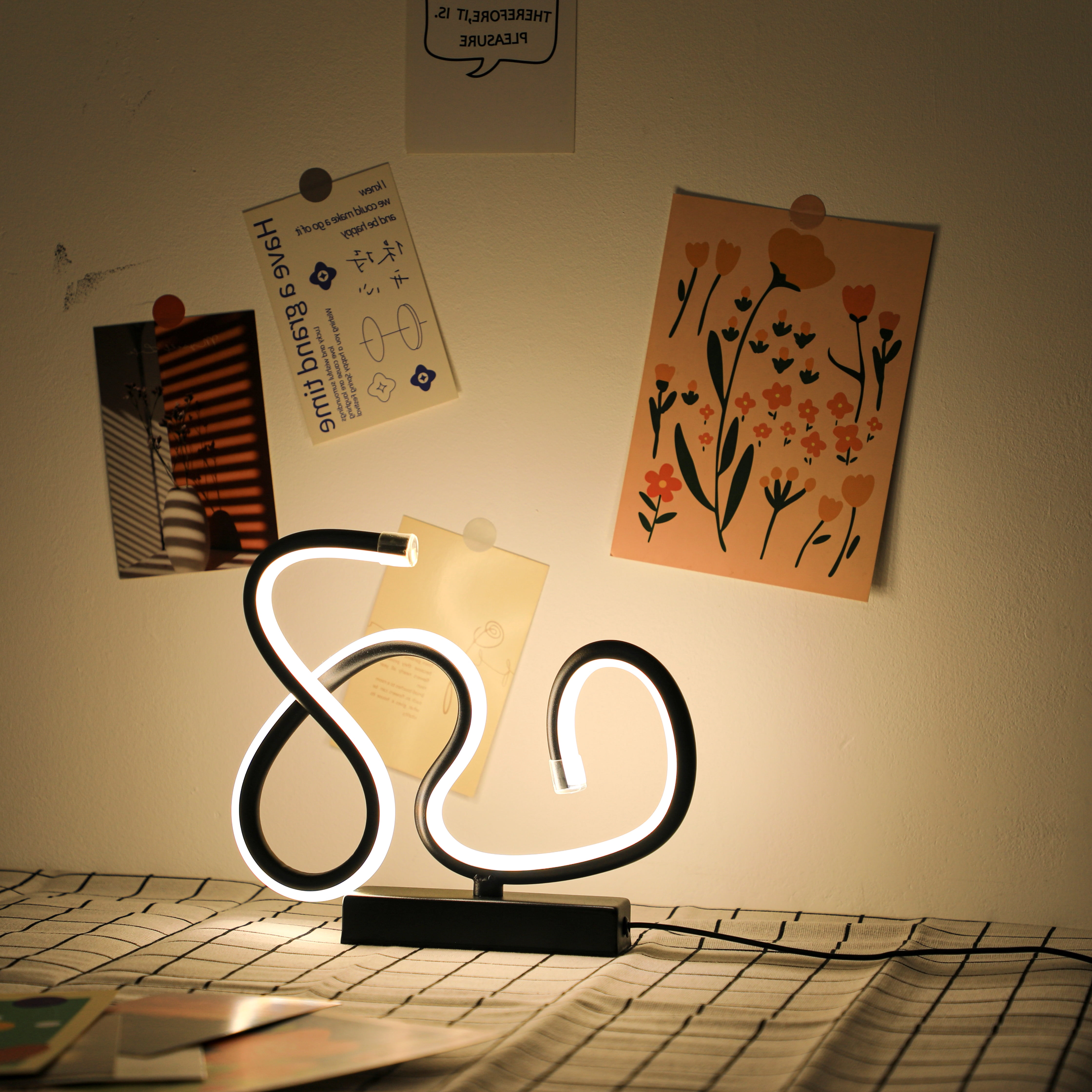 Modern spiral desk lamp, made of three-color dimmable aluminum for bedroom use, USB plug, wired button control, battery-free bedside lamp