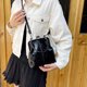 thumbnail image 4 of Bolso bandolera de piel suave con diseño nostálgico de primavera para mujer, 4 of 6