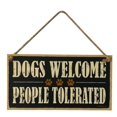 thumbnail image 1 of Perros Bienvenidos Personas Toleradas Letrero de Madera Placa Decorativa de Granja Tablero de Muestra Colgante, 1 of 1