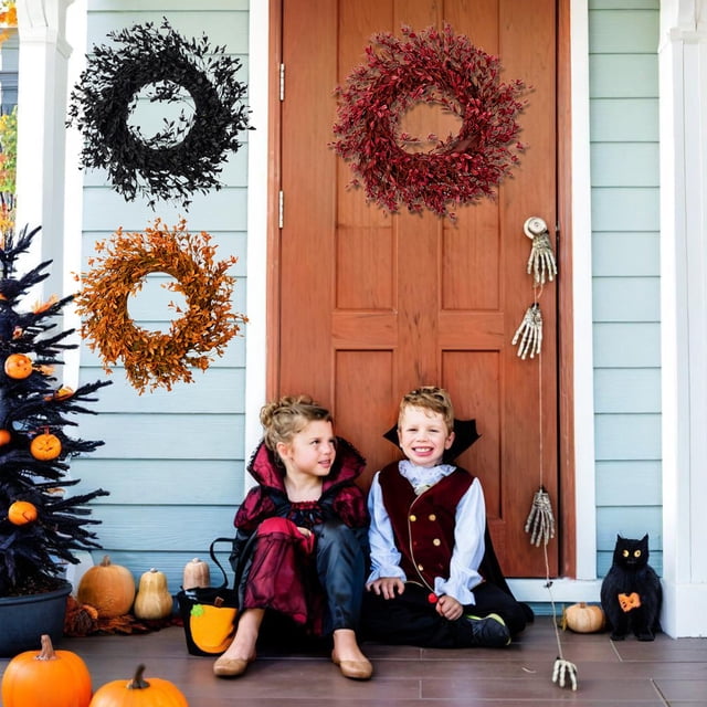 Couronne d'Halloween pour Porte d'Entrée avec Fleurs Noires Orange Rouges - Déco Suspendue en Plastique pour Fenêtre et Mur