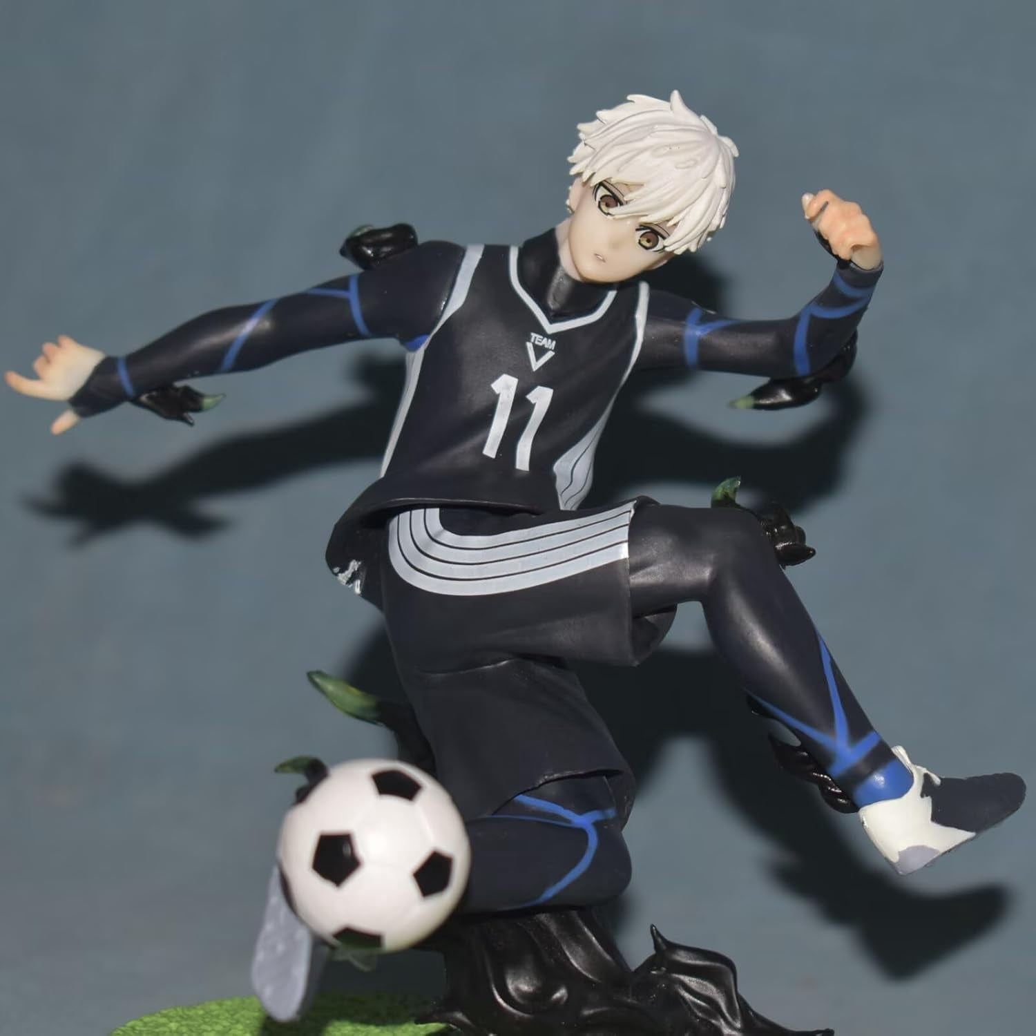 Newly Nagi Nagisoma Figure Isagi Yoichi‌‌ Figure Playng Soccer Sport Suit Anime Figures PVC Character Action Model Figure Statue Decoration Ornament Gifts (Nagi)